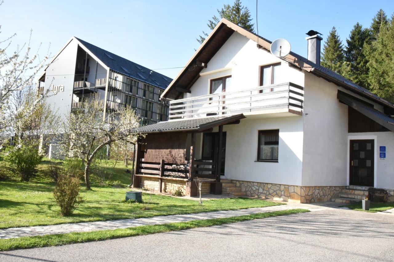 Apartment Bobic Licko Petrovo Selo Bagian luar foto