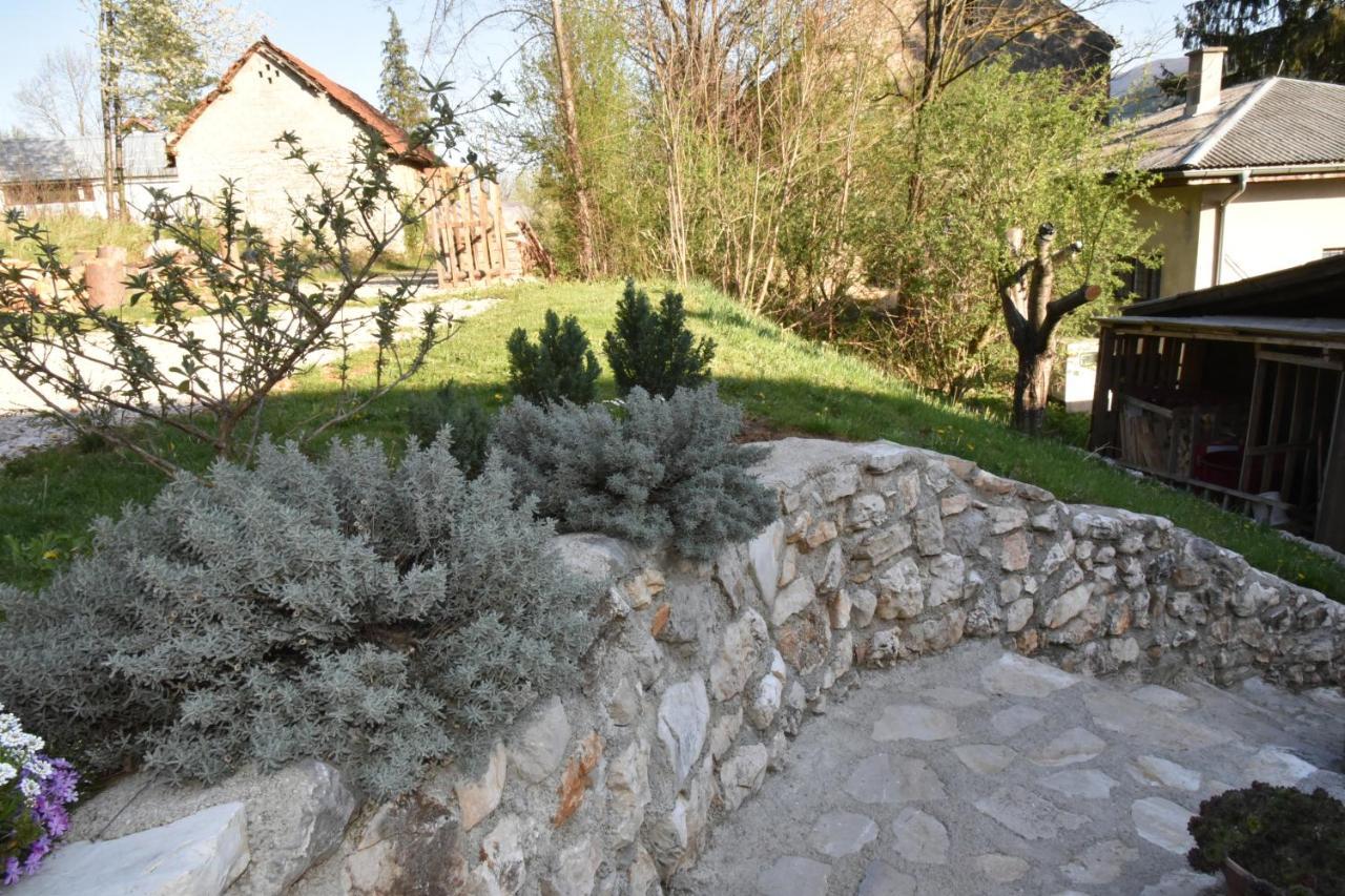 Apartment Bobic Licko Petrovo Selo Bagian luar foto