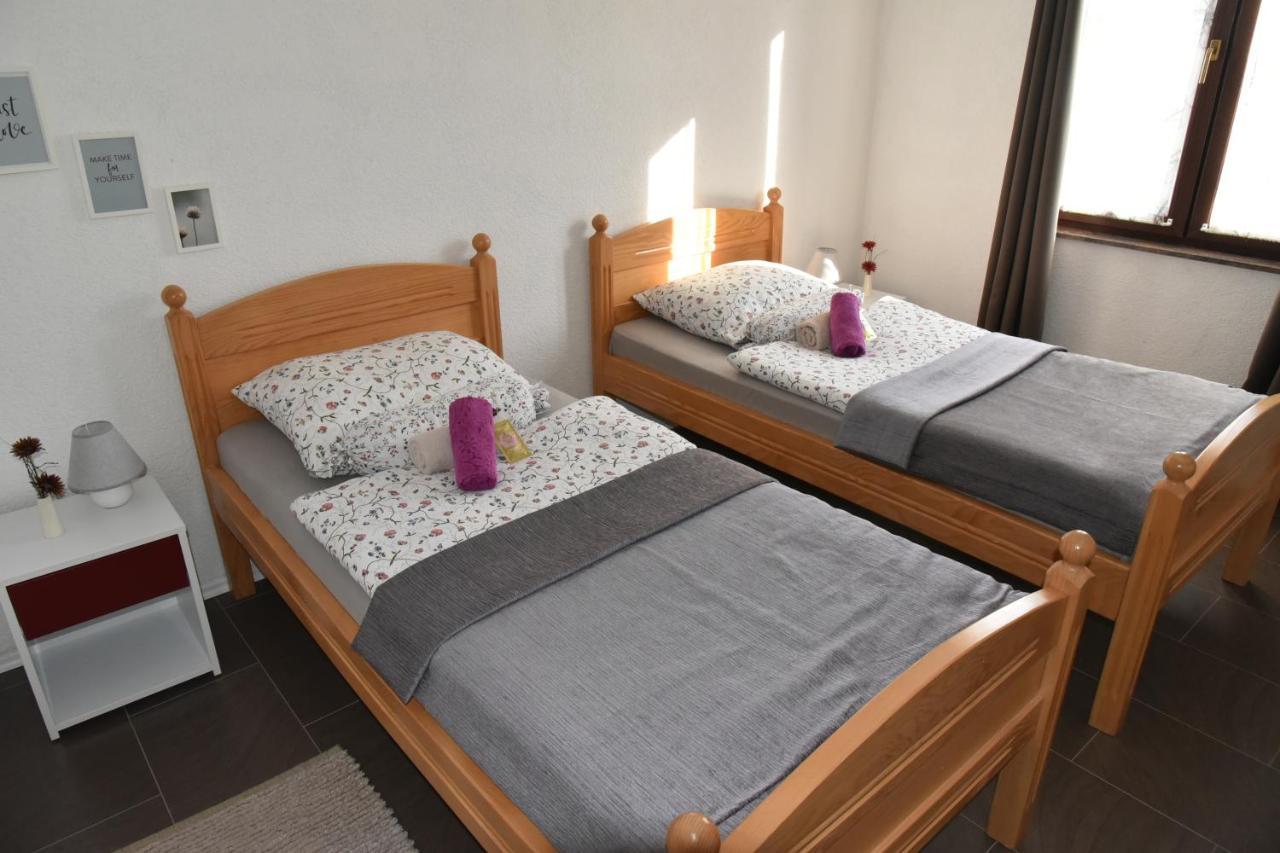 Apartment Bobic Licko Petrovo Selo Bagian luar foto