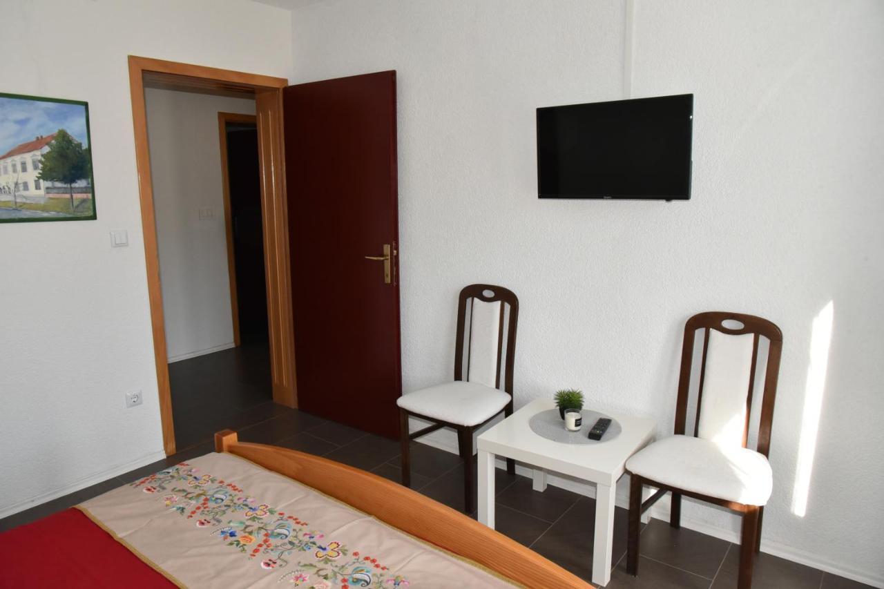 Apartment Bobic Licko Petrovo Selo Bagian luar foto