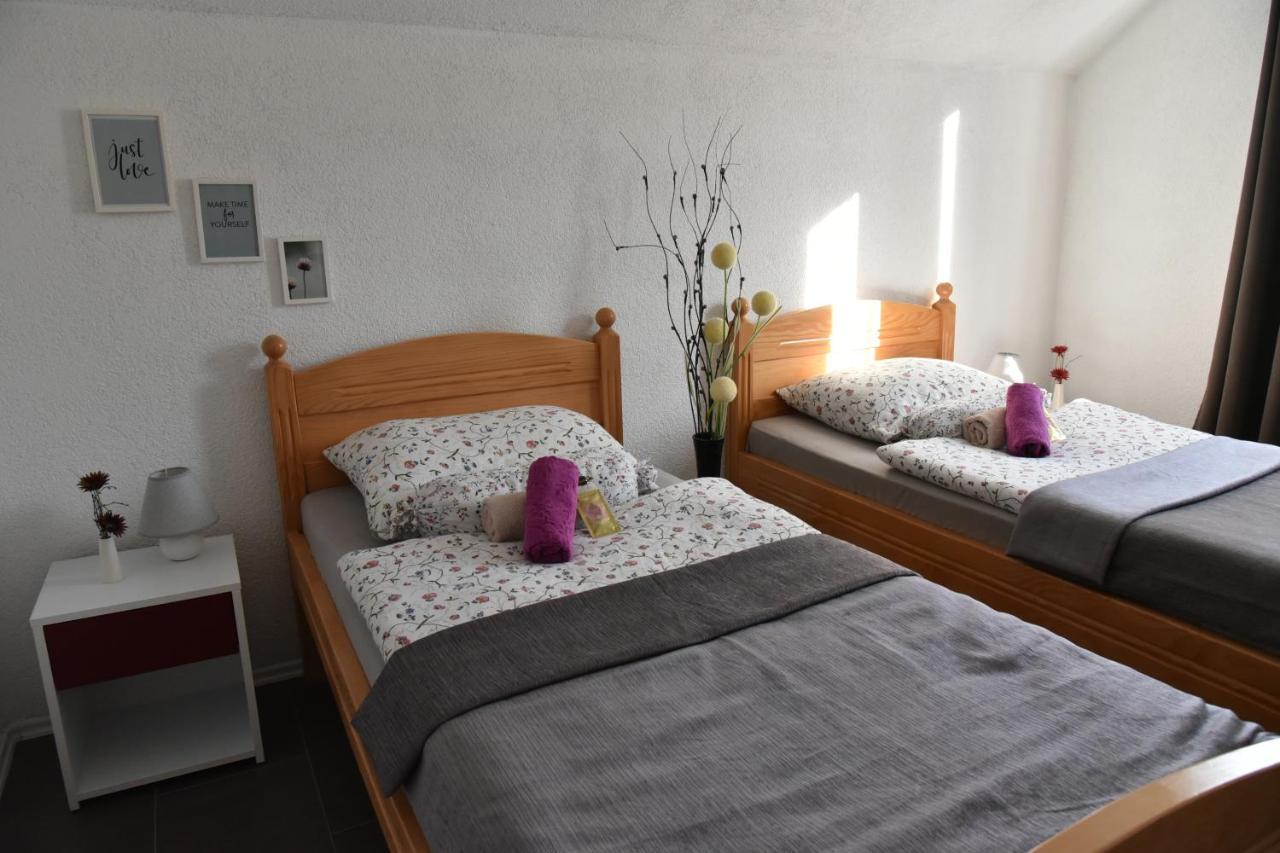Apartment Bobic Licko Petrovo Selo Bagian luar foto
