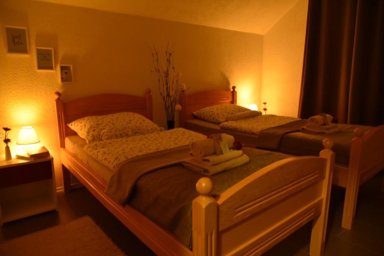 Apartment Bobic Licko Petrovo Selo Bagian luar foto